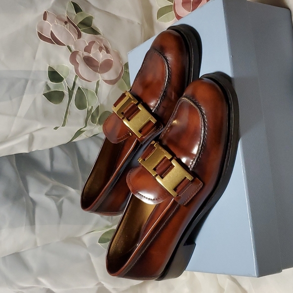 Prada loafer.  Used like new condition. - Picture 2 of 12